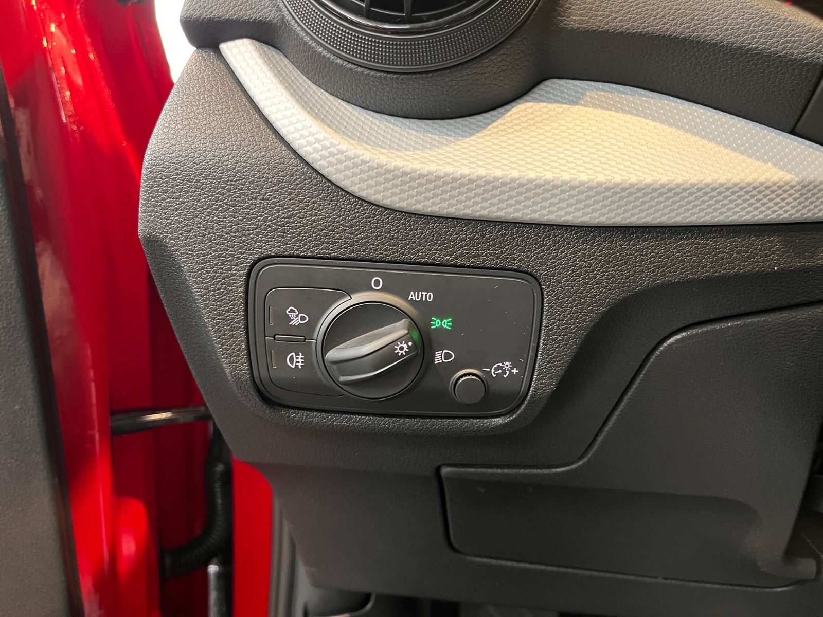 Fahrzeugabbildung Audi Q2 design AHK LED NAV PDC ALU