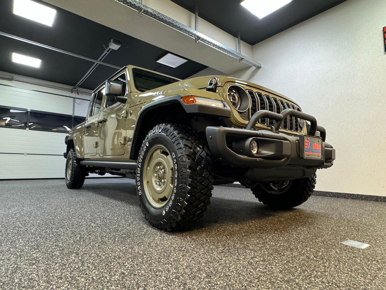 Fahrzeugabbildung Jeep GLADIATOR WILLYS '41 ED. 3.6L-V6 HARDTOP-SOFTTOP