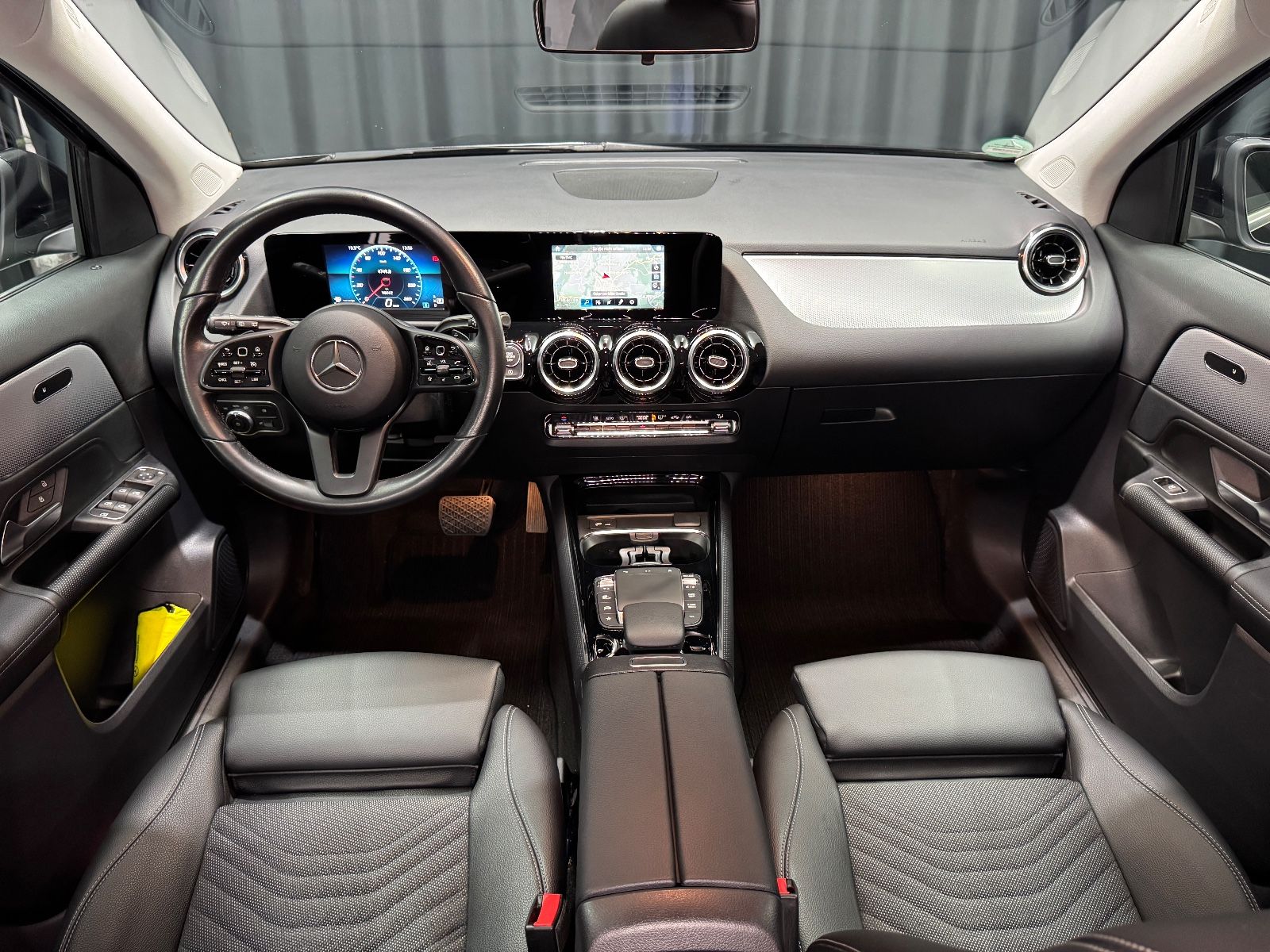 Fahrzeugabbildung Mercedes-Benz GLA 220d|AUTOMATIK|NAVI|LED-SCHEINWERFER|