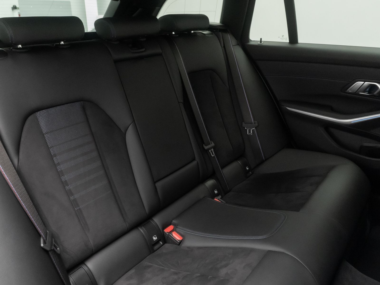 Fahrzeugabbildung BMW 320d M Sport Kamera DAB Standhzng HiFi Alarm HUD