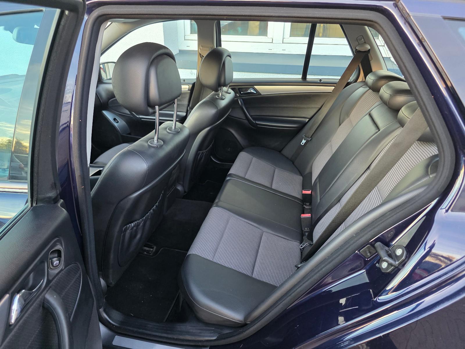 Mercedes-Benz C200 2005 — photo 13