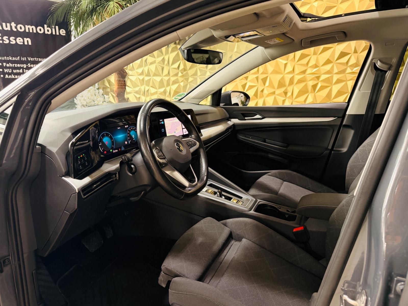 Volkswagen Golf VIII Lim. Life PANORAMA MASSAGE IQ.LIGHT, миниатюра 3