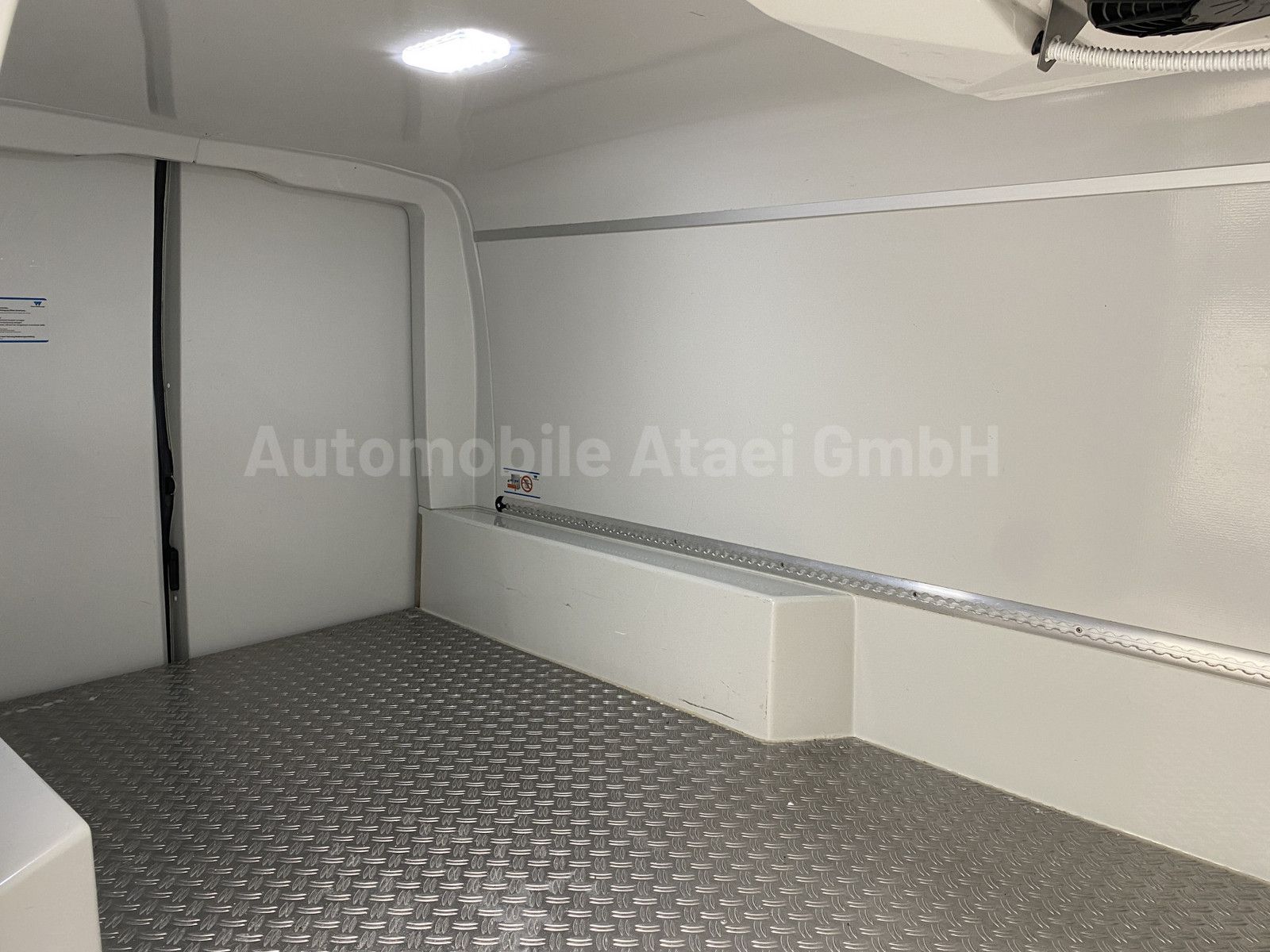 Fahrzeugabbildung Mercedes-Benz Vito 111 lang *Frischdienst* Top! + AHK (8247)
