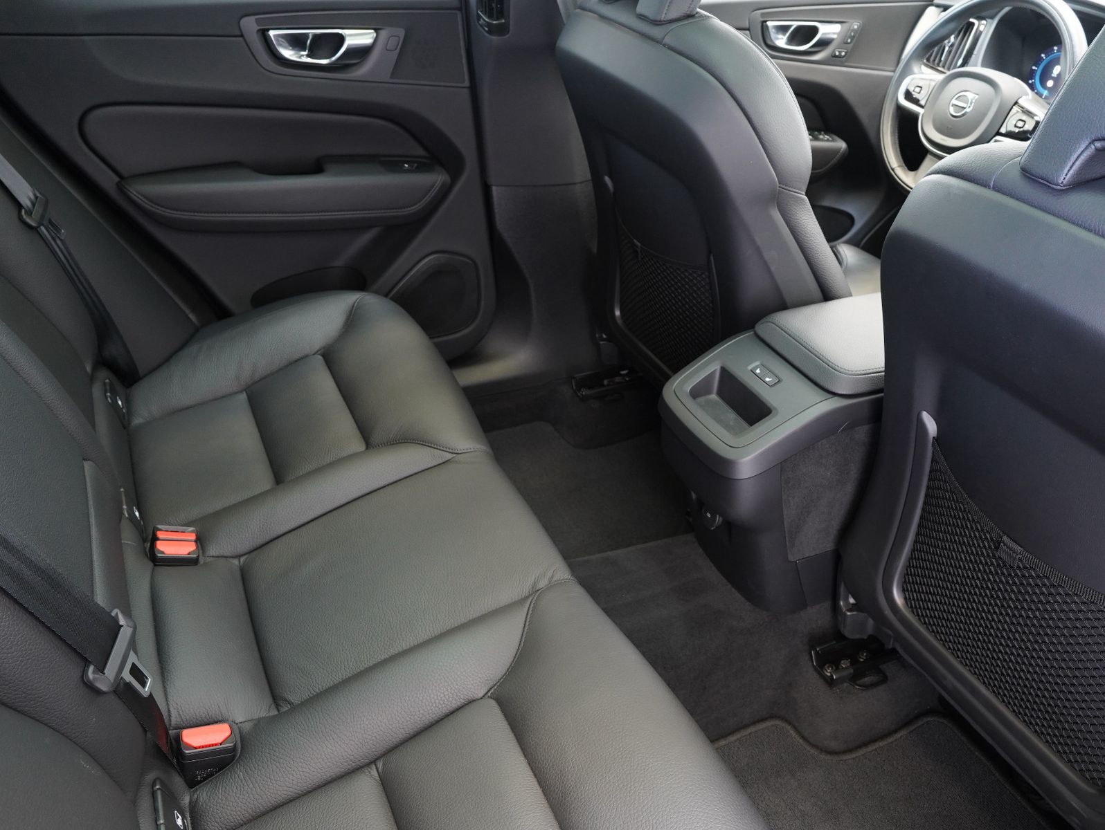 Fahrzeugabbildung Volvo XC60 B4 D AWD Inscription LED/GOOGLE/PANO/AHK