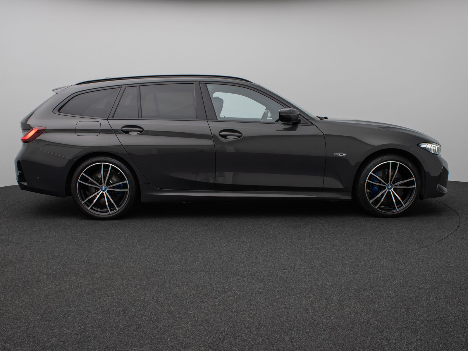 Fahrzeugabbildung BMW 330e xD M Sport Panorama Kamera HUD H/K AHK 19"