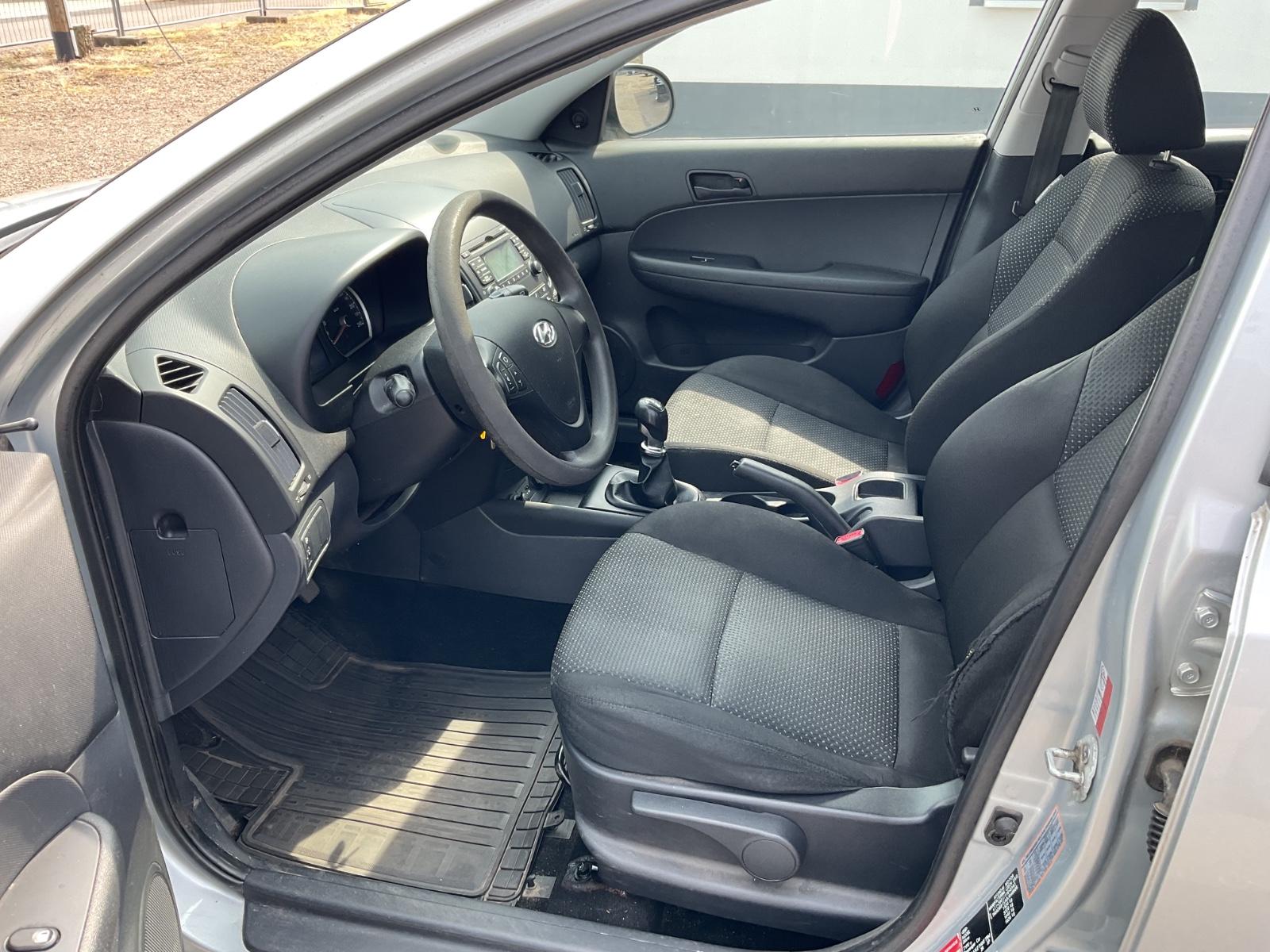 Hyundai i30 2010 — photo 15