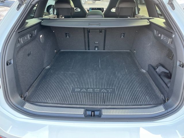 Fahrzeugabbildung Volkswagen Passat Variant 2.0 TDI DSG R-Line AHK NAV HARMAN