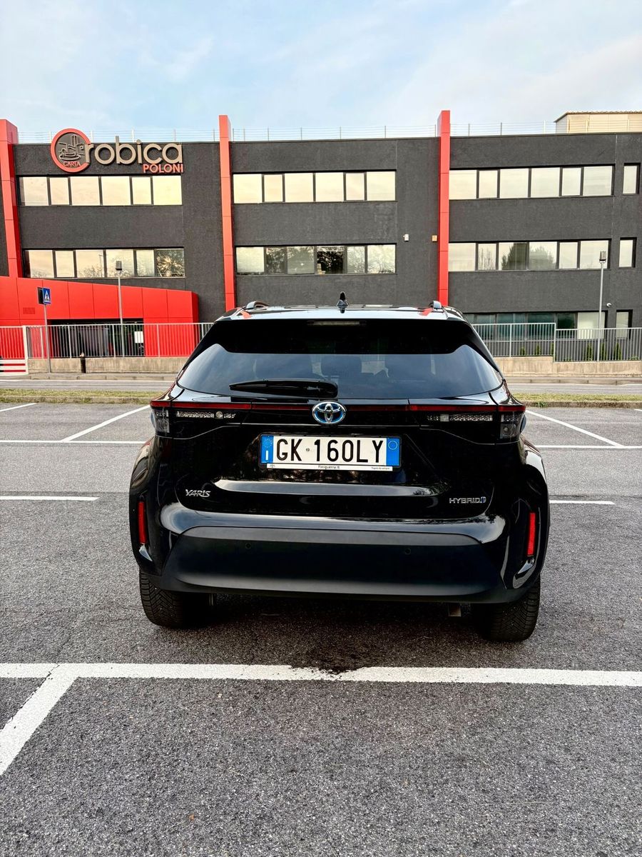 Toyota Yaris 1.5 Hybrid 5 porte Lounge imagem 2
