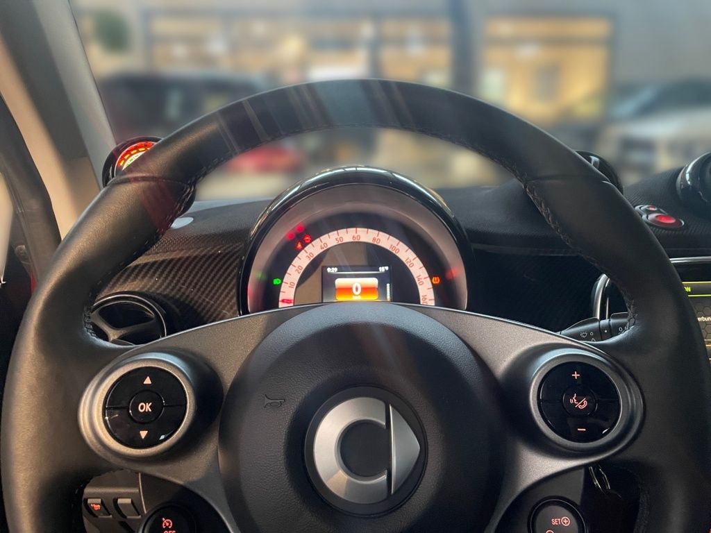 Fahrzeugabbildung Smart EQ ForTwo Exclusiv Pano LED Sound SHZ Navi KAM