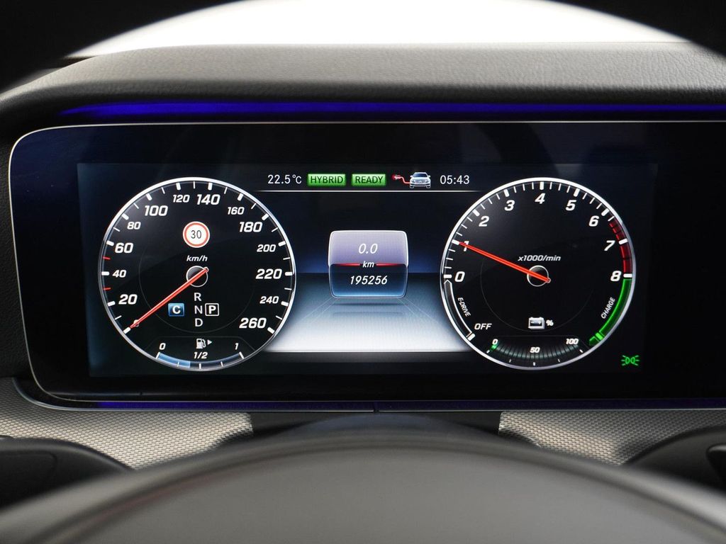 Mercedes-Benz E 350 e Avantgarde AHK Widescreen Sfeer verlicht