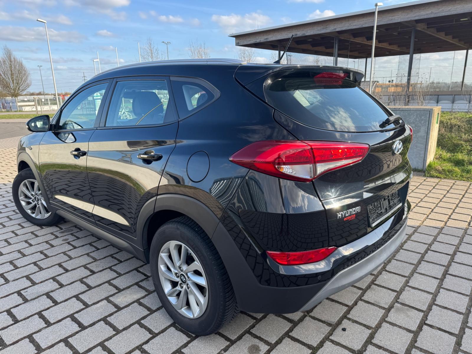 Hyundai Tucson blue Trend Euro6 Alu Klima Parkhilfe v/h