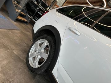 Skoda Octavia Scout*ACC*NAVI*AHK*PANO*2-Zonen*