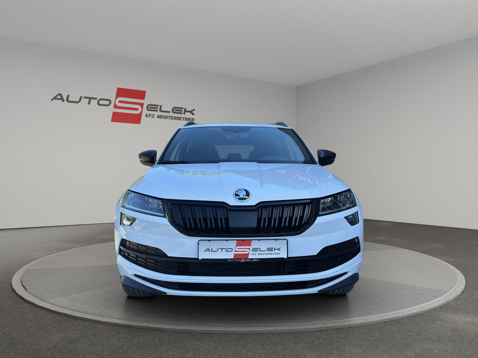 Fahrzeugabbildung SKODA KAROQ SPORTLINE DSG LED AHK APP KAMERA