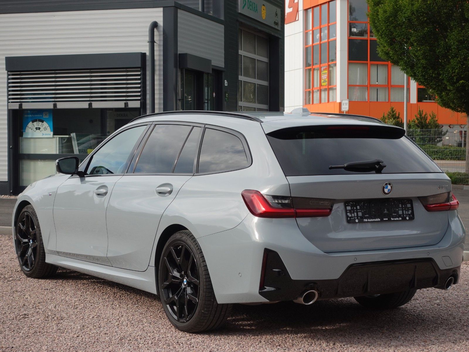 Fahrzeugabbildung BMW 318i Touring A M Sportpaket LMR19"/LED/Navi/Keyl