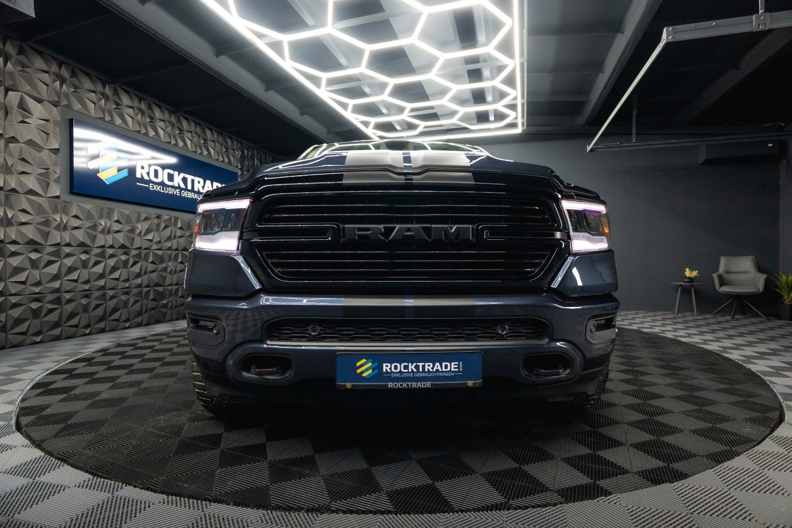 Fahrzeugabbildung Dodge RAM 5.7 V8 HEMI 4x4 Offroad LARAMIE Night 19%