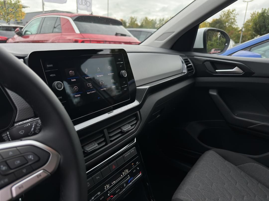 Fahrzeugabbildung Volkswagen T-Cross 1.0 TSI 70 kW Life LED,Navi,SHZ,ACC,PDC