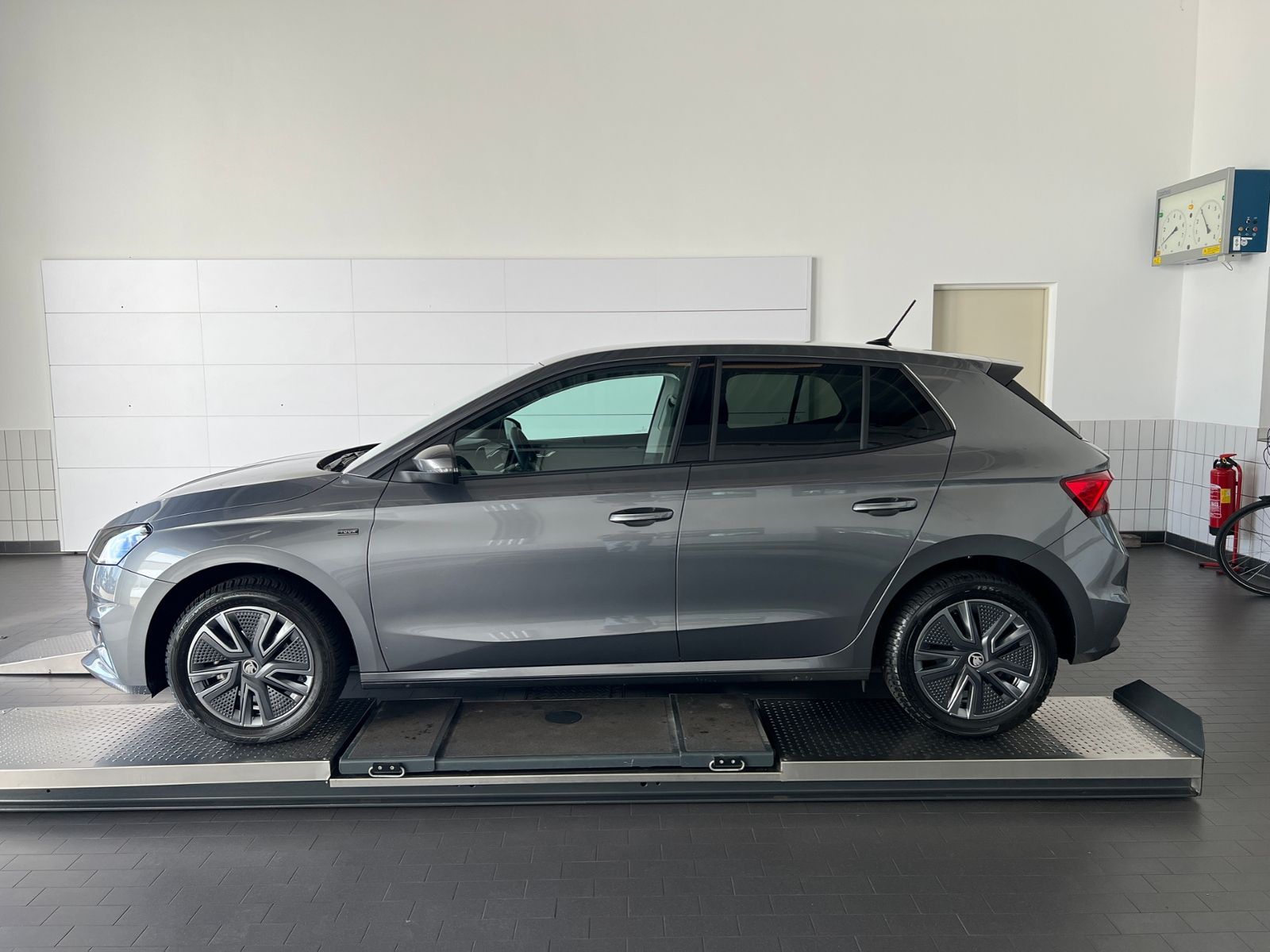 Fahrzeugabbildung SKODA Fabia Selection Tour 1.0 TSI *Vorb. AHK, LED, Ka