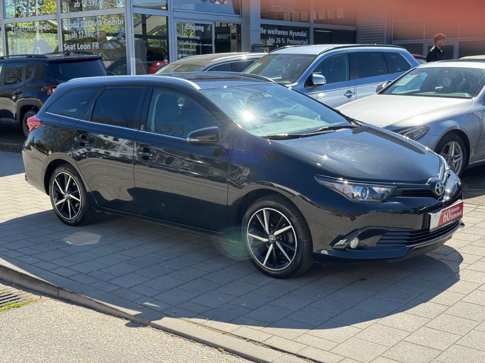 Auris Touring Sports*Kamera*Sitzhz.*Spurass.*BT*