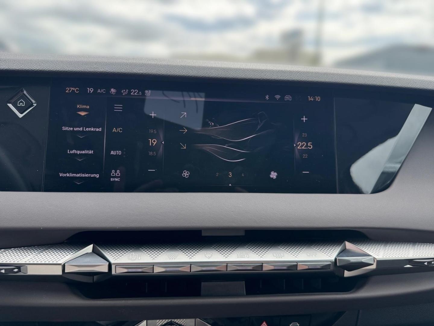 DS Automobiles DS4 E-Tense 225 La Premiere Panodach Digi-Cockpi