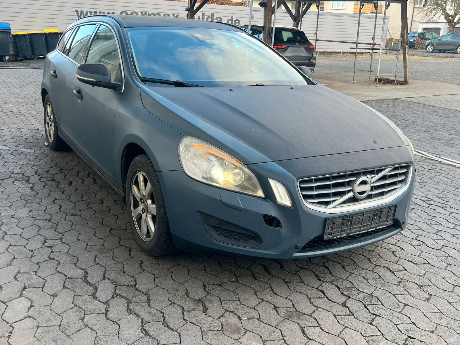 Fahrzeugabbildung Volvo V60 Kombi Momentum T.leder,Navi,Xenon,SH,PDC,AHK