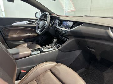 Fotografie des Opel Insignia Sports Tourer 2.0 Diesel 4x4 AT Ultimat