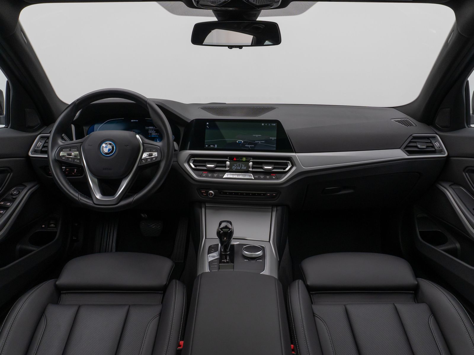 Fahrzeugabbildung BMW 320e xD Panorama Kamera DAB HiFi Alarm Sport LED