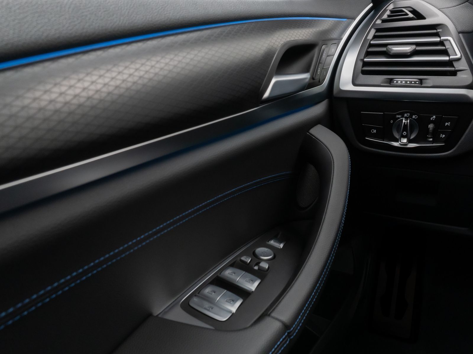Fahrzeugabbildung BMW iX3 Impressive M Sport Panorama 360°HUD DAB H/K
