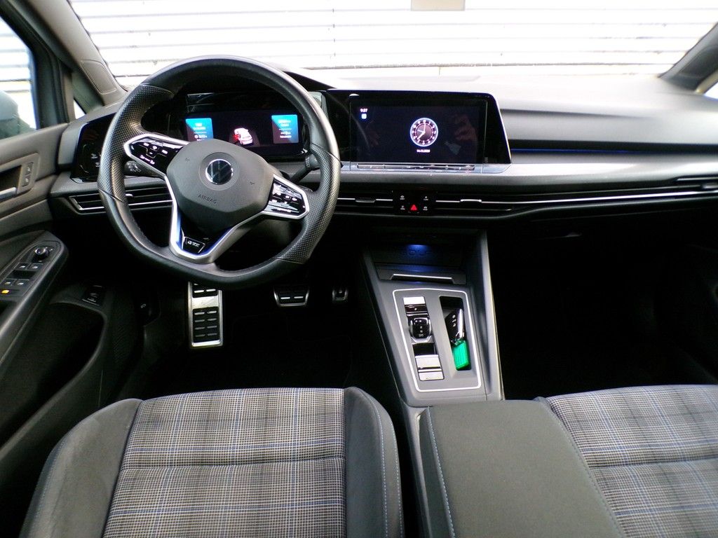 Fahrzeugabbildung Volkswagen Golf VIII 1,4 GTE DSG *LEDMatrix*NAVI*DigitalCoc