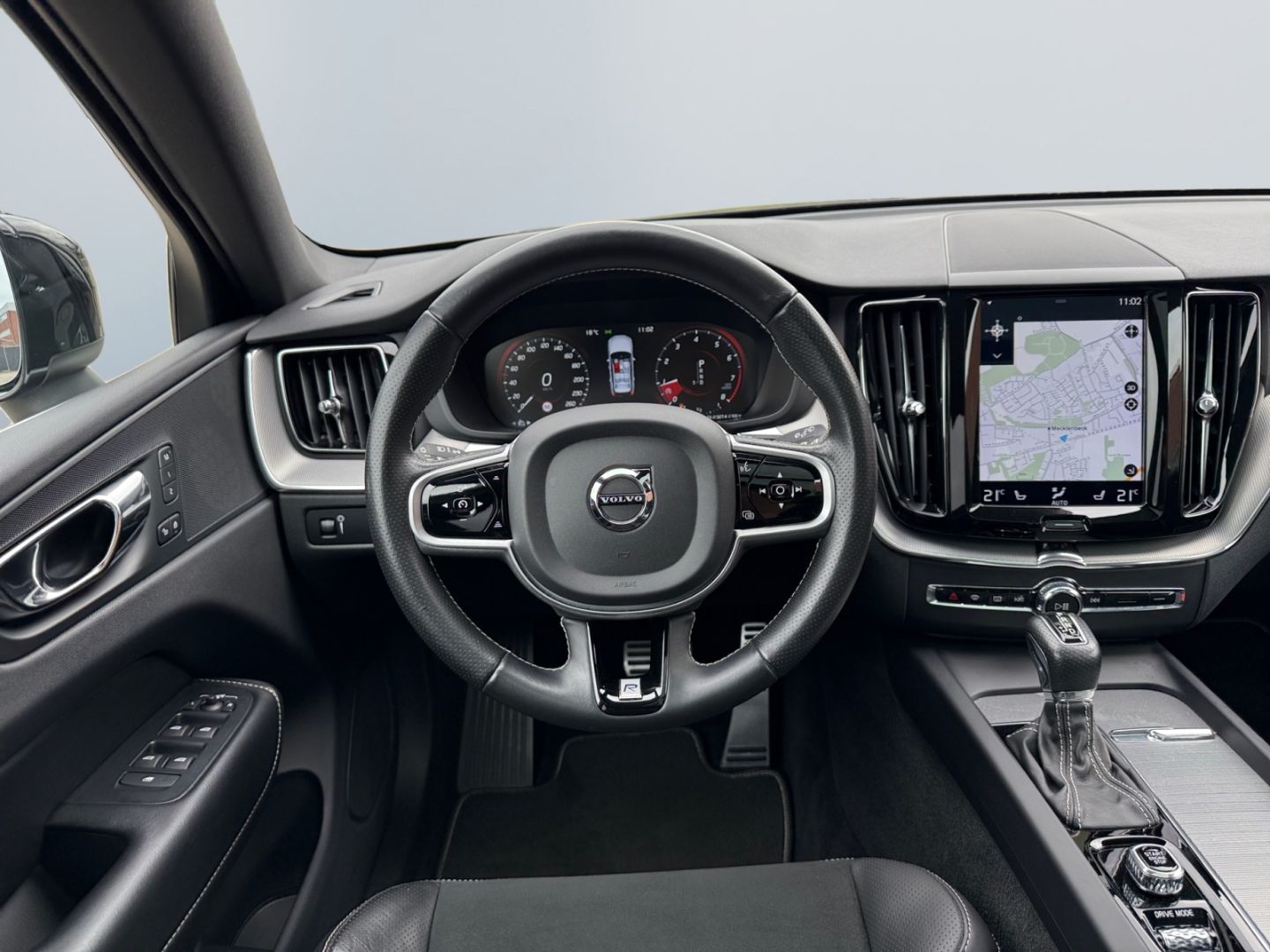 Volvo XC60 T5 AWD R Design LED HUD Pano HiFi digi CP foto 12