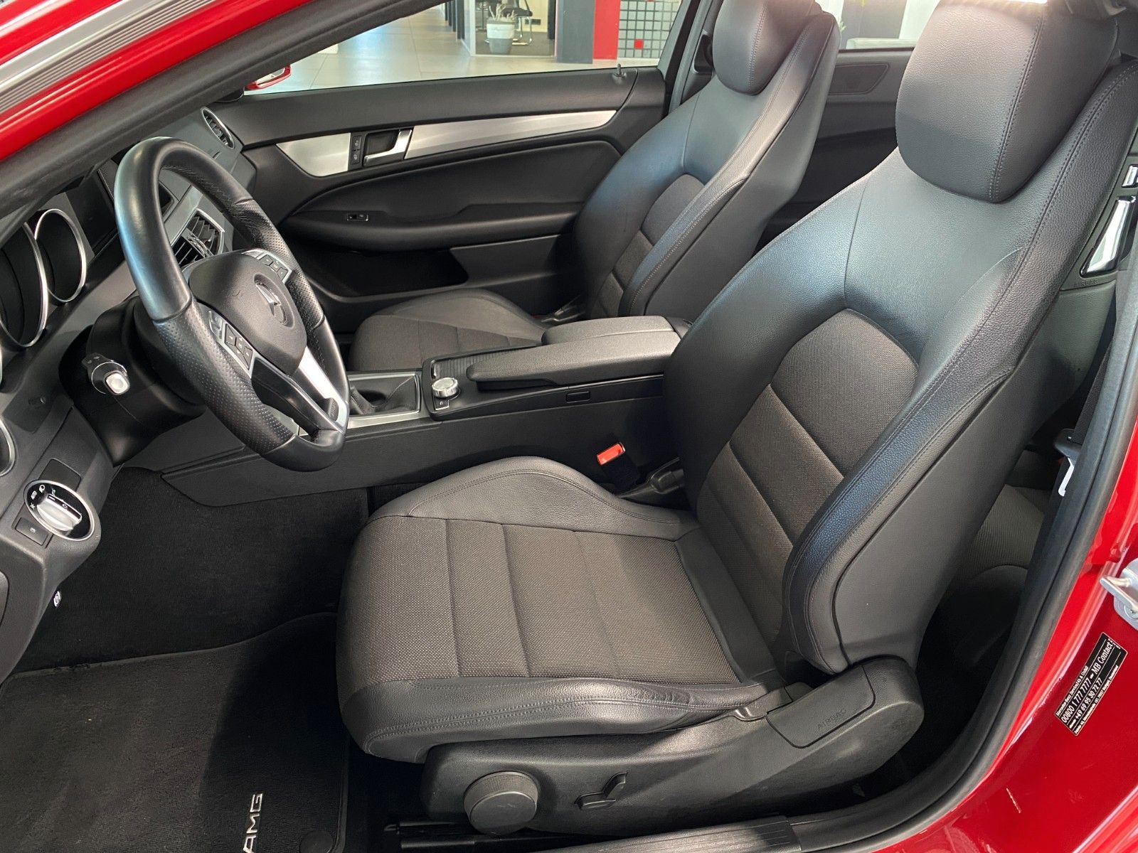 Fahrzeugabbildung Mercedes-Benz C 200 CGI Coupe "Navi Bi-Xenon AMG-Sportpaket "