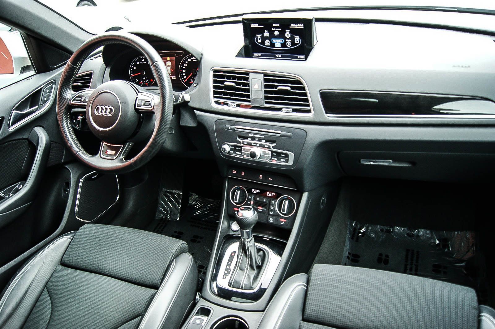 Fahrzeugabbildung Audi Q3 14TSI S-tronic S-LINE PLUS 20-ZOLL PANO BOSE