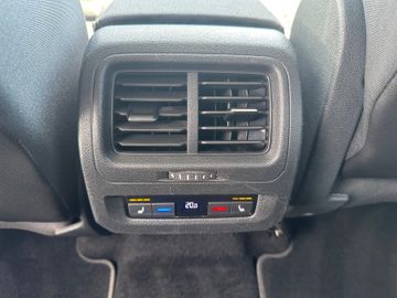 Fahrzeugabbildung Volkswagen Touran 2.0 TDI Highline 7 Sitze LED