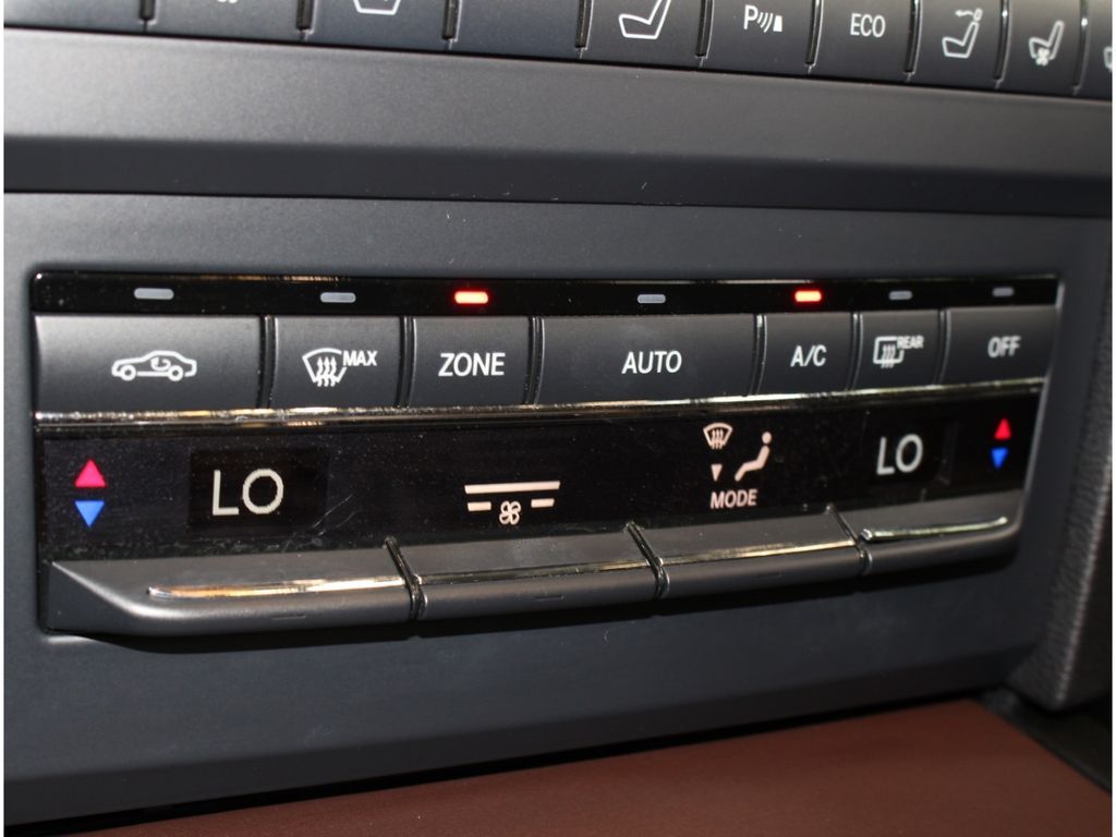 Fahrzeugabbildung Mercedes-Benz E 350 CGI AMG Line BlueEff. Designo*H&K*TOP