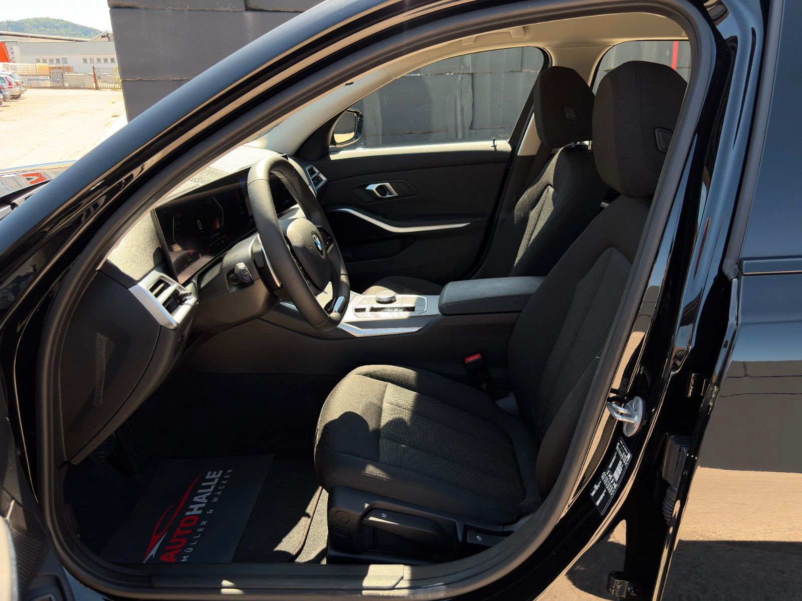 Fahrzeugabbildung BMW 318i Touring CockPit+ Alarm 3Z-Klima Kamera SHZ