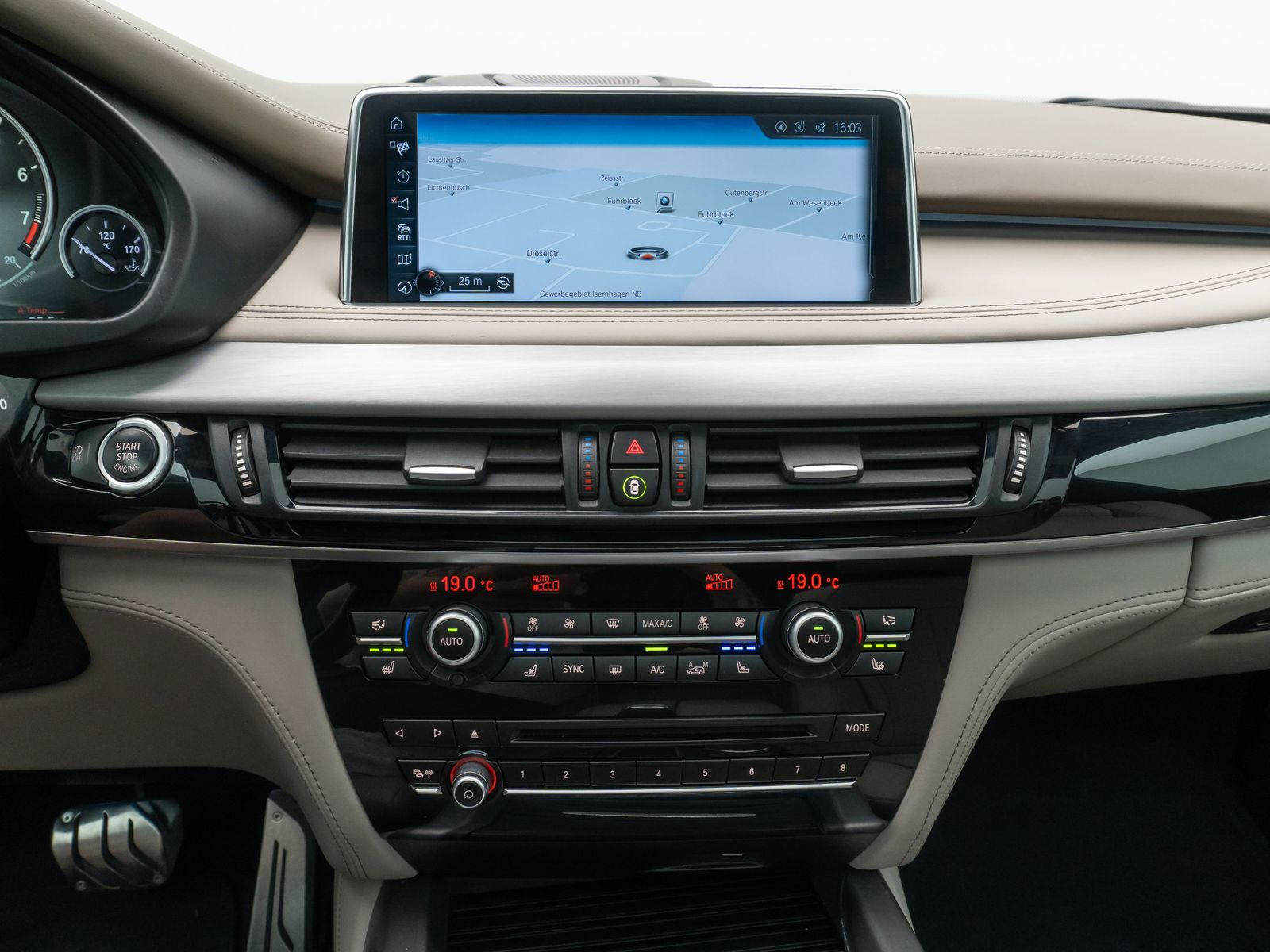 Fahrzeugabbildung BMW X5 xD50i ACC 360°Memory B&O NighVis DAB 20" Voll