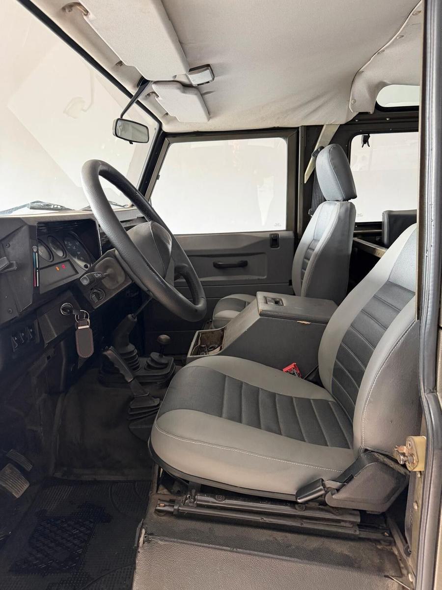 Land Rover Defender 90 2.5 TD5 122ch - Pneus neufs - Chassis sain - Banquette arrière