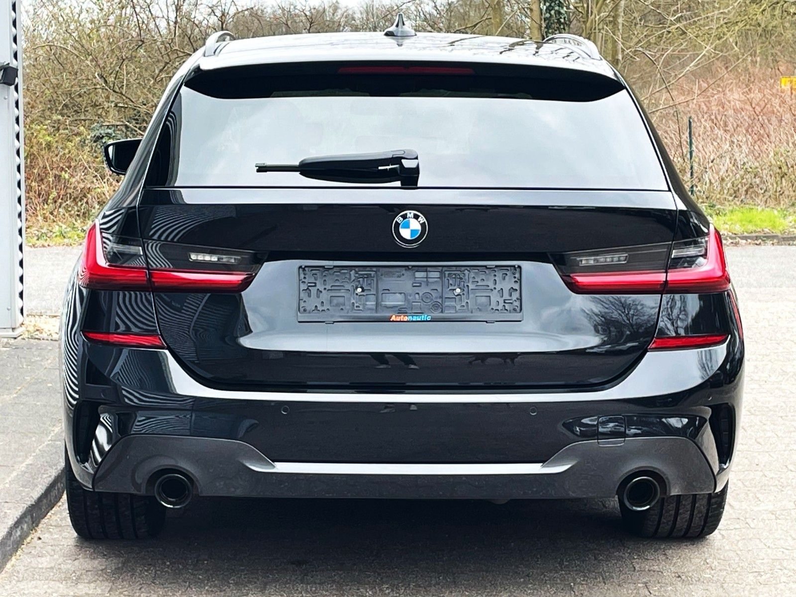 Fahrzeugabbildung BMW 320d M SPORT SAG tLEDER NAVI HiFi LIVE COCPIT+
