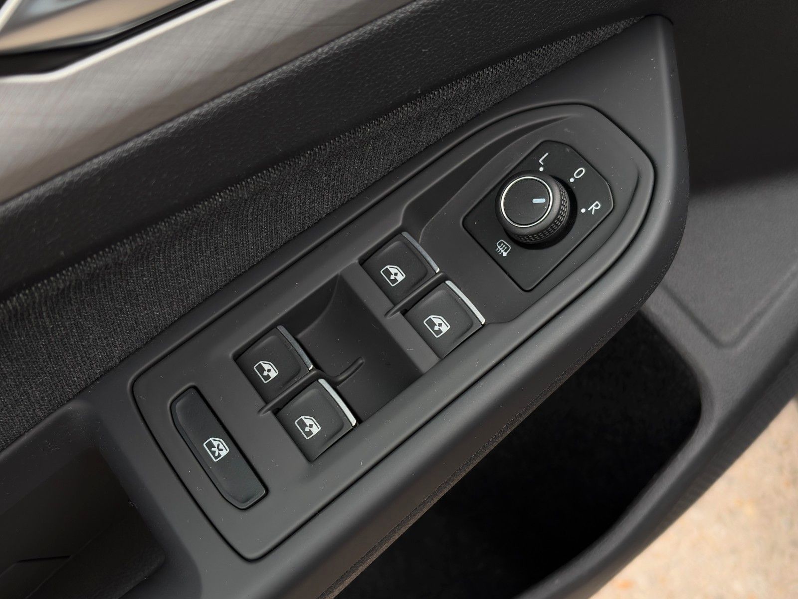 Fahrzeugabbildung Volkswagen Golf VIII Life 1.5 TSI ACC PDC NAV LHZ 3Z-KLIMA