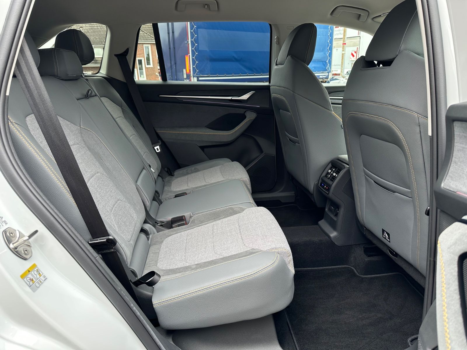 Fahrzeugabbildung SKODA Kodiaq 1.5 TSI Selection DSG Navi/ACC/Matrix/19"