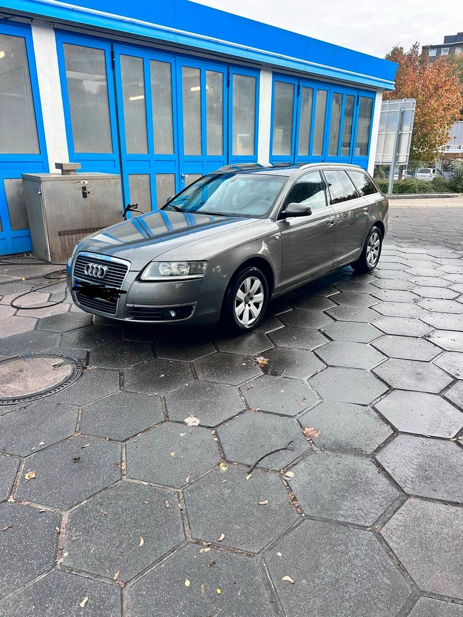 Audi A6 2005 — салон