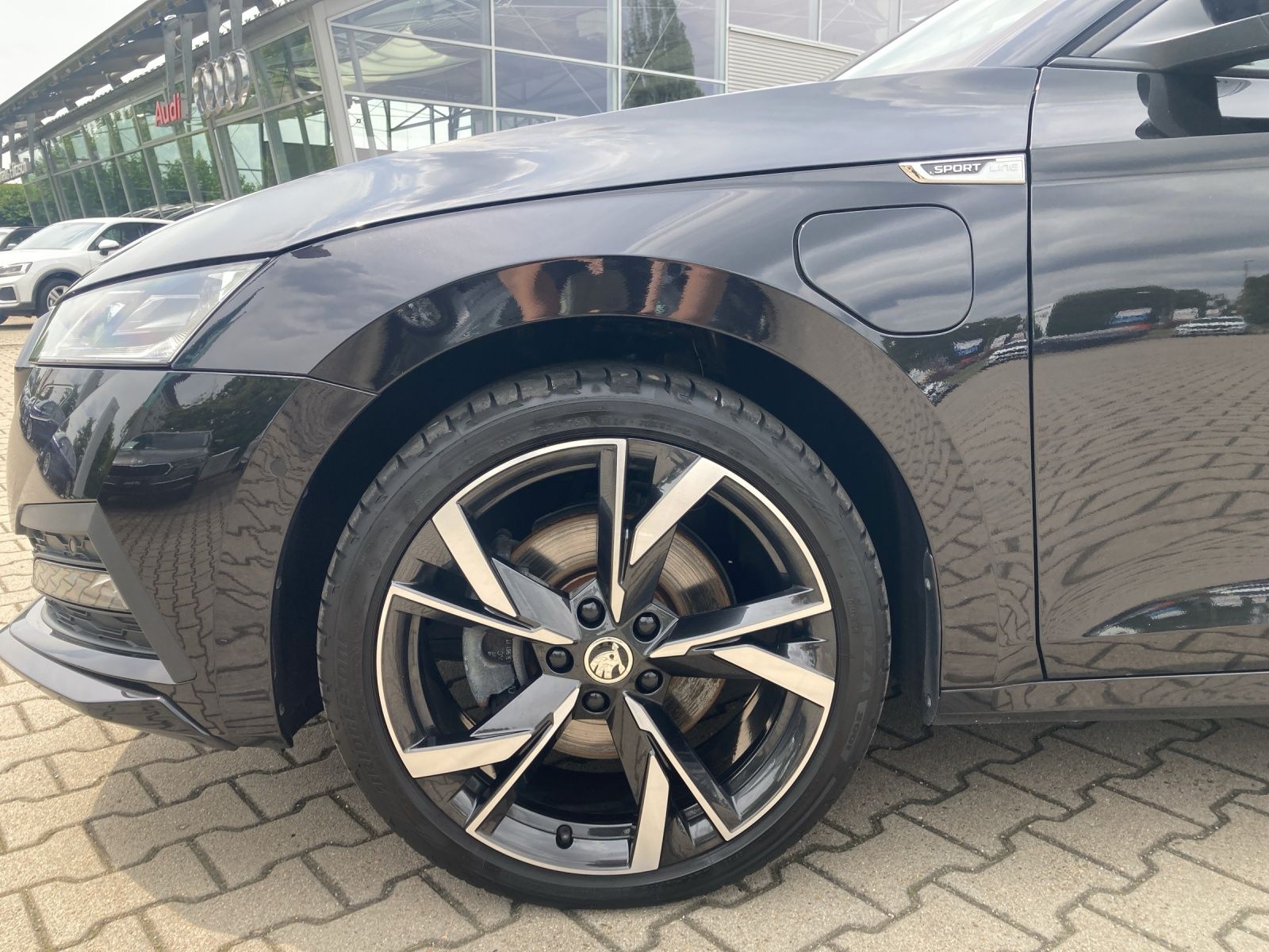 Fahrzeugabbildung SKODA Octavia Combi iV Sportline DSG Matrix AHK Navi H