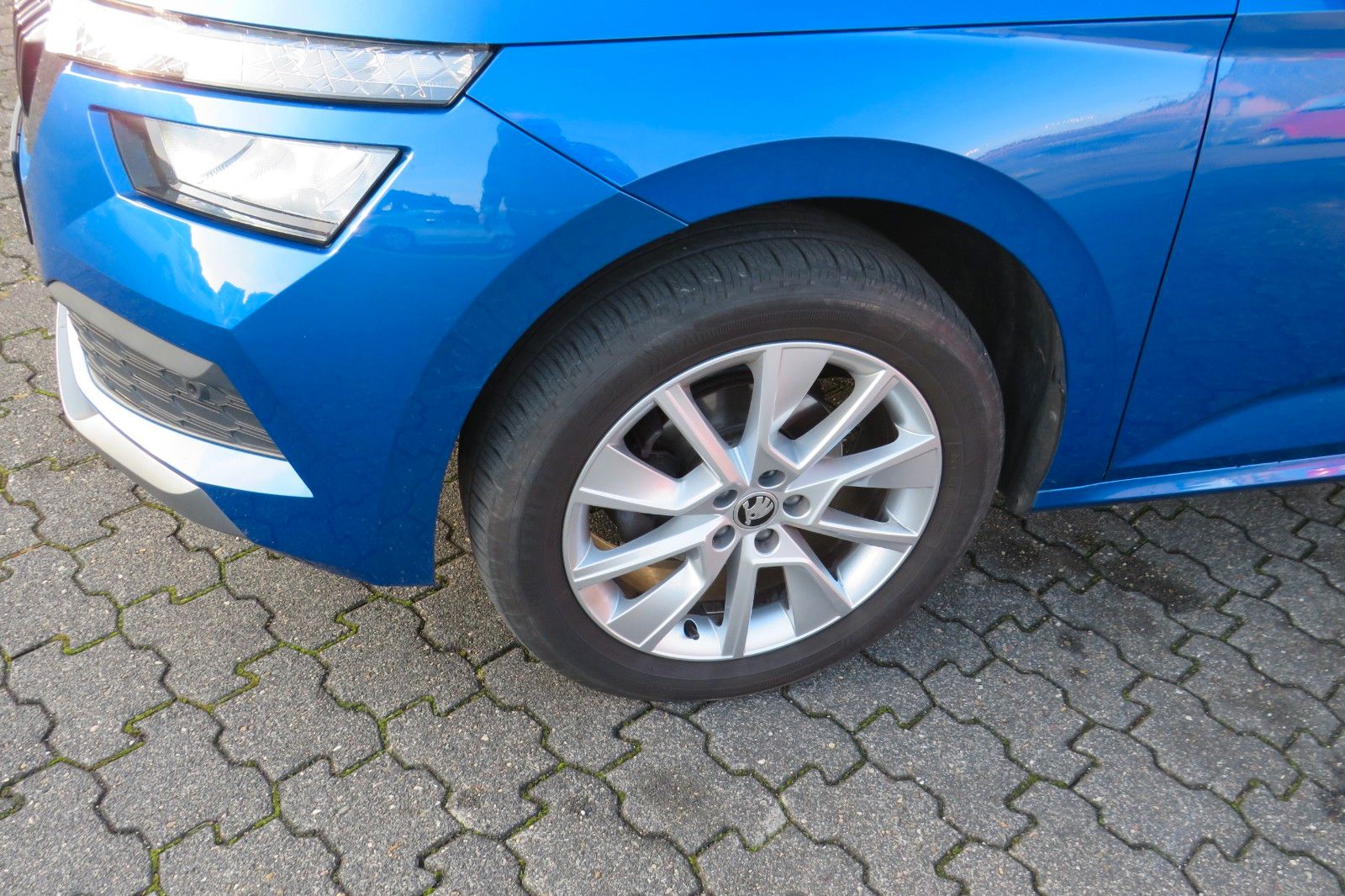 Fahrzeugabbildung SKODA Kamiq Ambition DSG LED AHK GRA PDC SITZH.