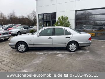 Mercedes E 200 - 3