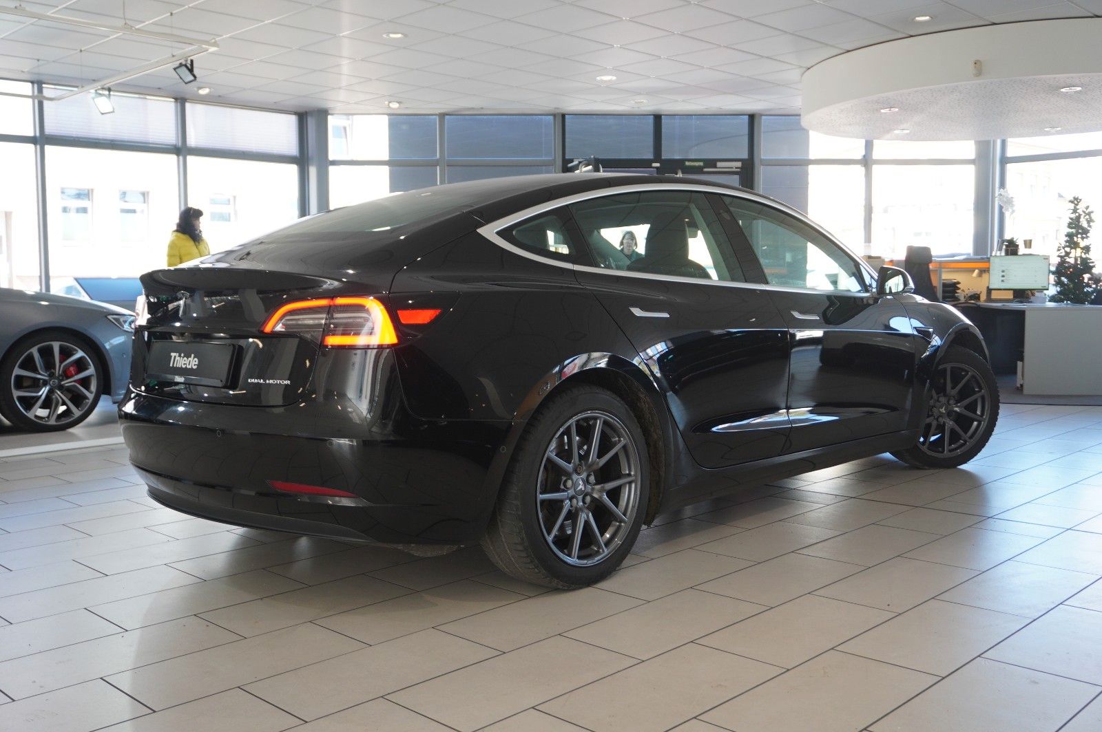 Fahrzeugabbildung Tesla Model 3 LONGRANGE DUAL-MOTOR NAVI/KAMERA/PANO/SH