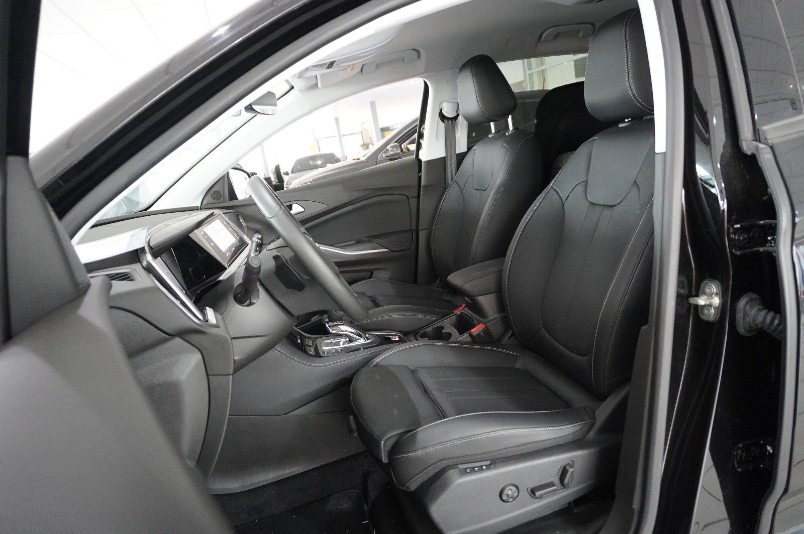 Fahrzeugabbildung Opel Grandland (X) 1.6T GSe HYBRID 4X4 NAVI/LED/SPORT