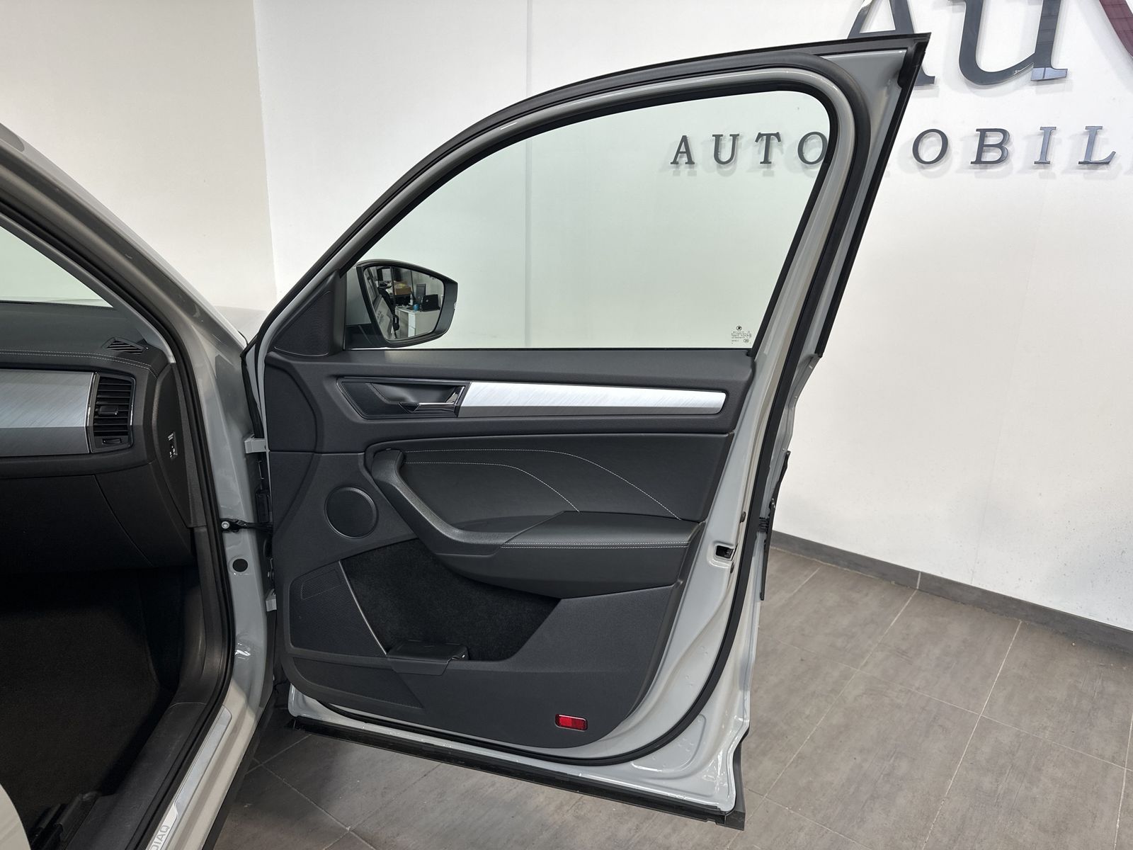 Fahrzeugabbildung SKODA Kodiaq 2.0 TDI DSG Ambition NAV+MATRIX+PANO+AHK