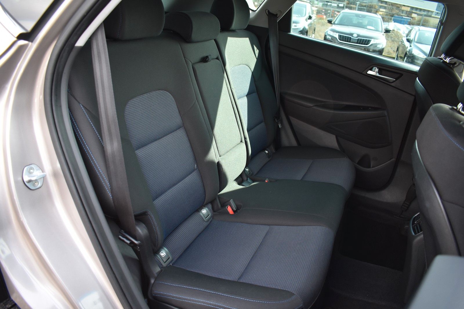 Fahrzeugabbildung Hyundai Tucson Style 2WD Panorama Dach Bluetooth Schaltr