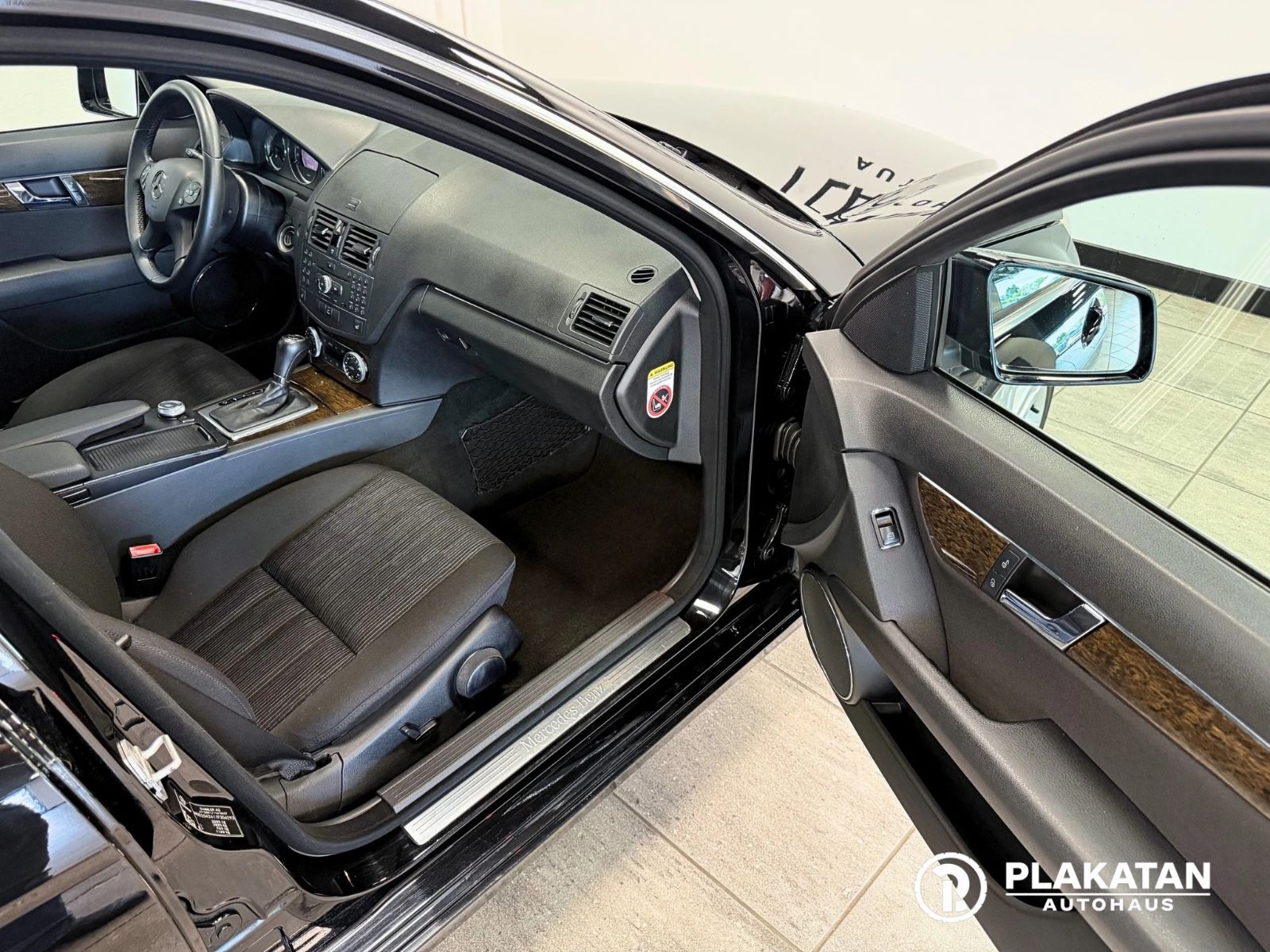 Fahrzeugabbildung Mercedes-Benz C 200 Kompressor Navi, Parksensoren, Service Neu