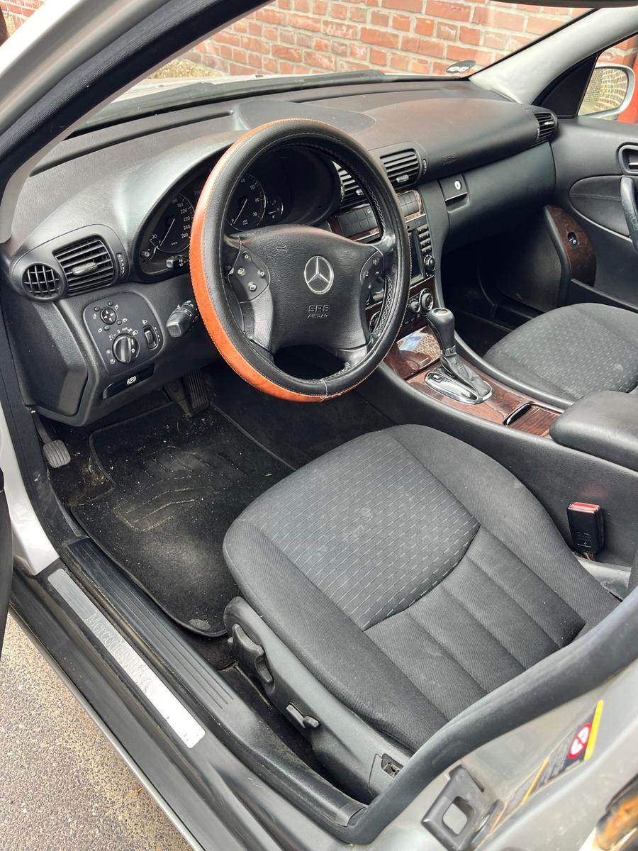 Mercedes-Benz C180 2004 — photo 8