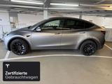 Tesla Model Y Long Range AWD - silberne Tesla Model Y